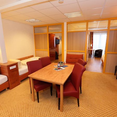Hotel Am Holzhafen ชตาเดอ ภายนอก รูปภาพ