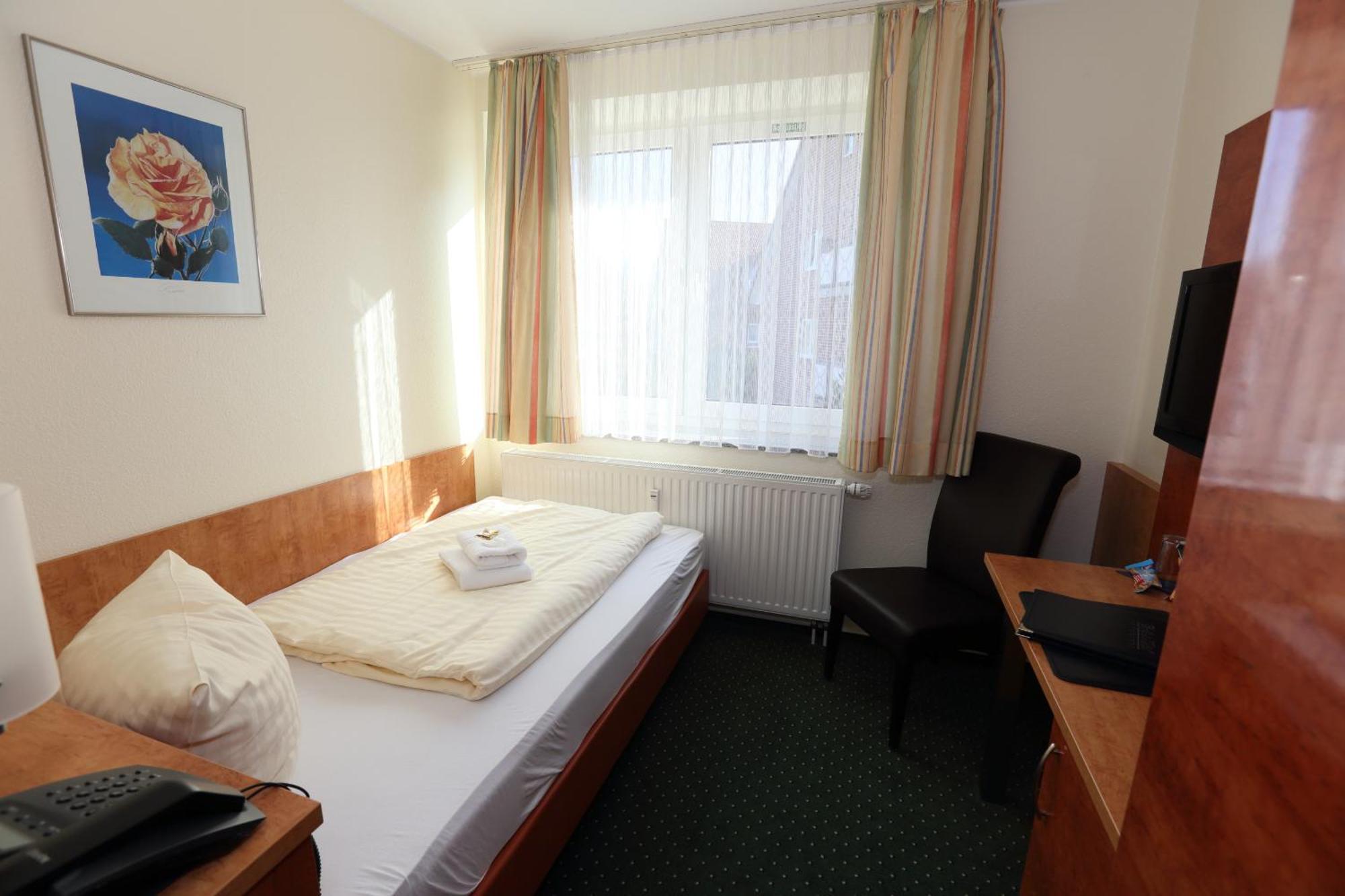 Hotel Am Holzhafen ชตาเดอ ภายนอก รูปภาพ