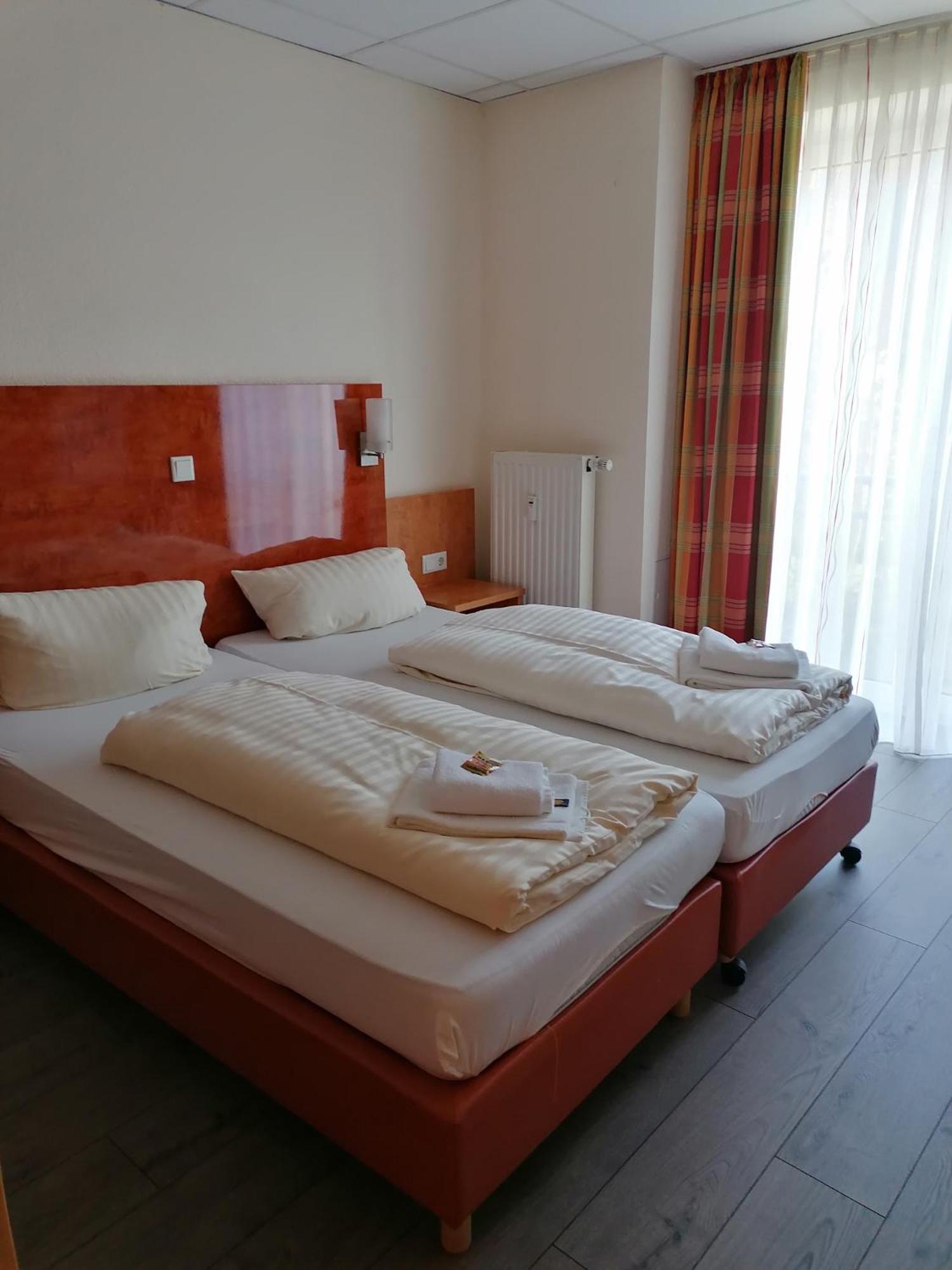Hotel Am Holzhafen ชตาเดอ ภายนอก รูปภาพ