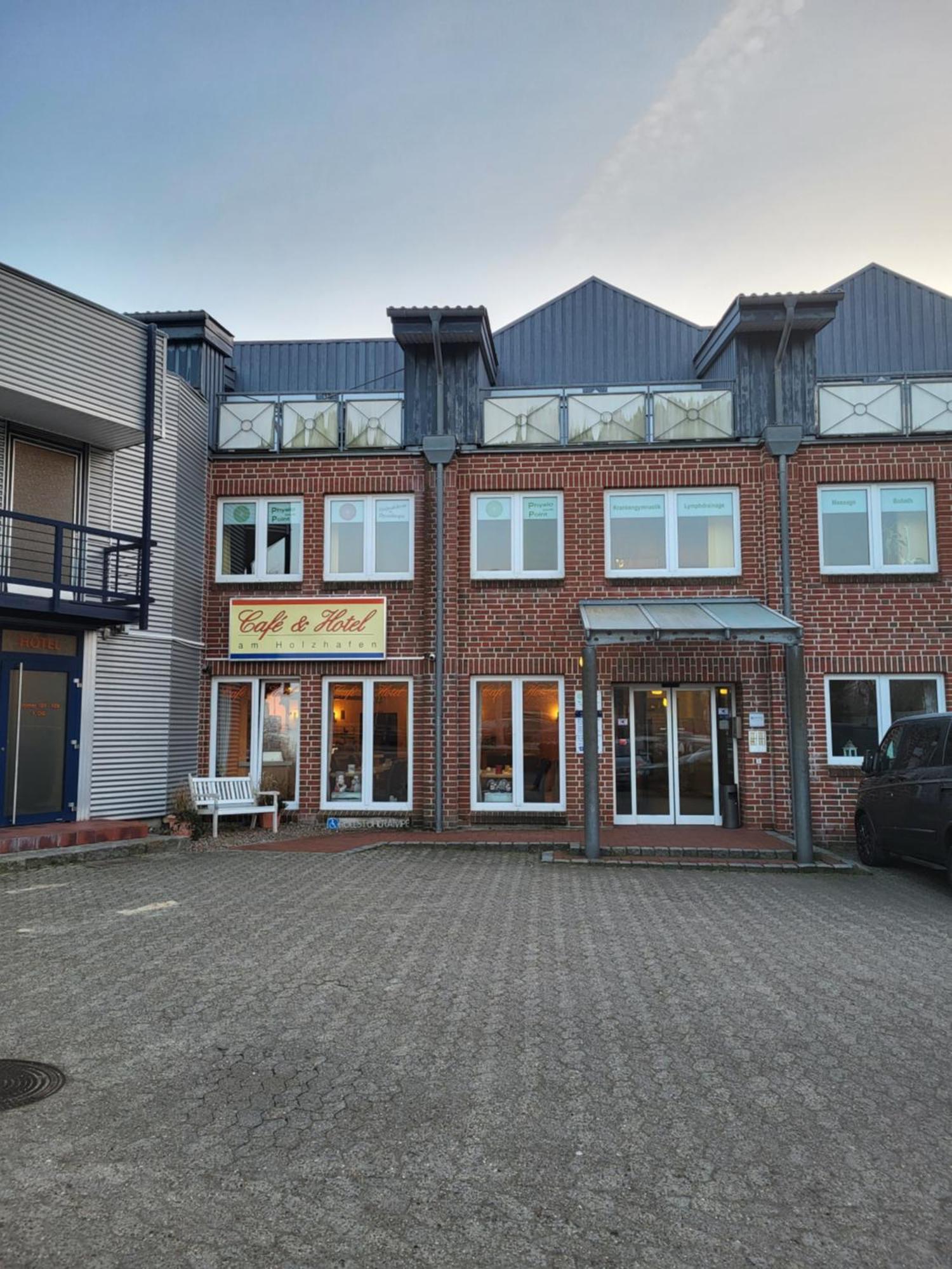 Hotel Am Holzhafen ชตาเดอ ภายนอก รูปภาพ